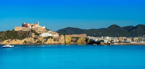 Ibiza eivissa Schloss und Skyline auf den Balearen — Stockfoto