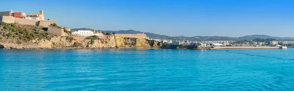 Ibiza eivissa Schloss und Skyline auf den Balearen — Stockfoto
