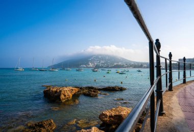 İspanya'da Ibiza Santa Eulalia şehir plajı