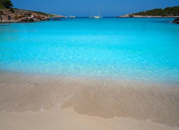 Ibiza Portinatx Arenal Petit praia em Baleares — Fotografia de Stock