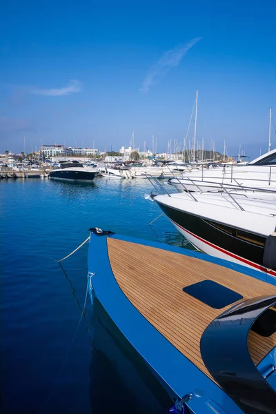 Ibiza Santa Eulalia přístav Marina v Balearics — Stock fotografie