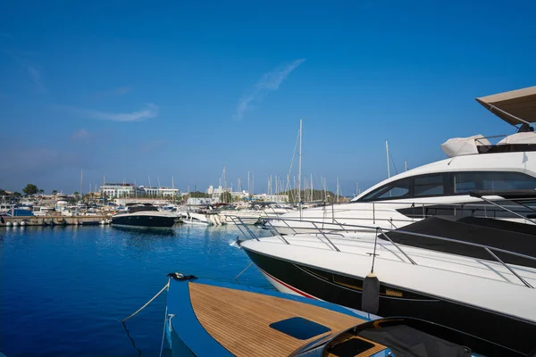 Porto de Ibiza Santa Eulalia marina em Baleares — Fotografia de Stock