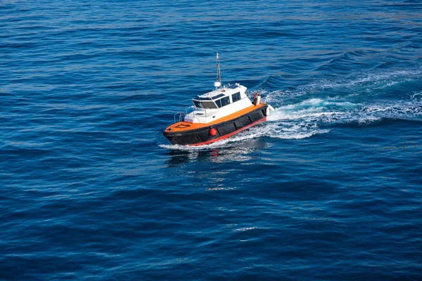 Pilots boat aerial view sailing in blue ocean — Stock Photo, Image