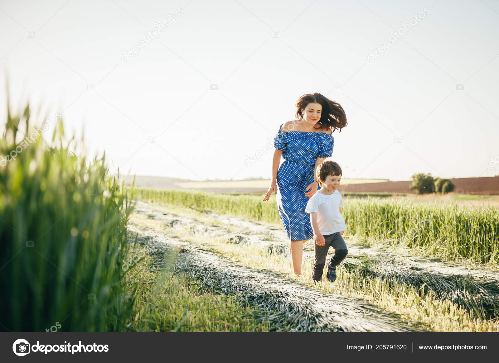 dvazhdi-zrelie-otdihayut-vmeste-anala-tri