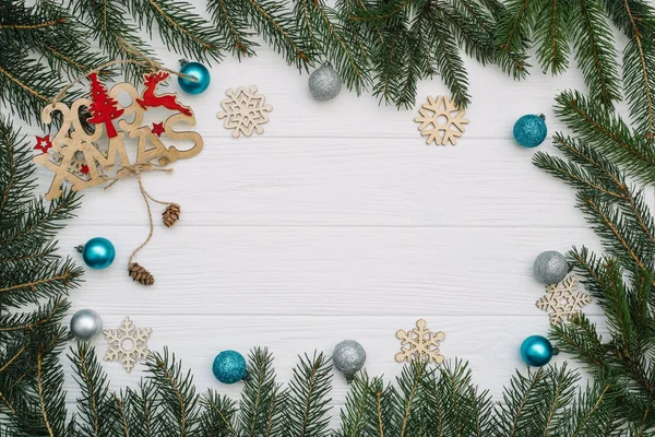 Abeto Navideño Con Decoración Purpurina Sobre Fondo Madera Fondo Navidad — Foto de Stock