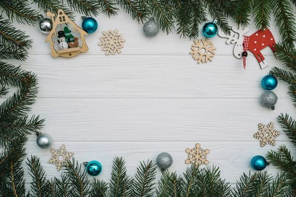 Abeto Navideño Con Decoración Purpurina Sobre Fondo Madera Fondo Navidad — Foto de Stock