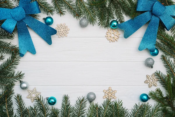 Abeto Navideño Con Decoración Purpurina Sobre Fondo Madera Fondo Navidad — Foto de Stock