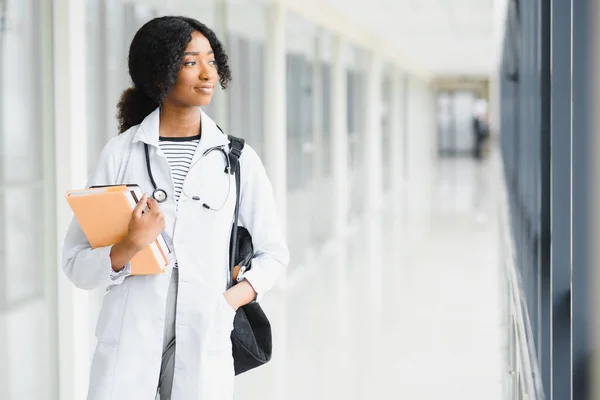 Estudiante Medicina Africana Concepto Educación Médica Asistencia Sanitaria — Foto de Stock