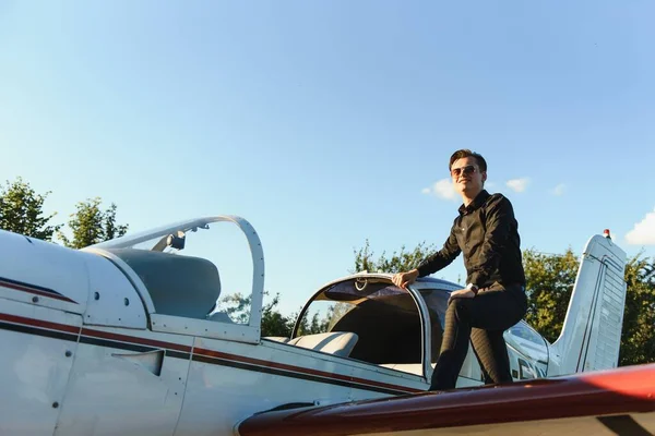 Young Pilot Preparing Take Private Plane — Stock Photo, Image