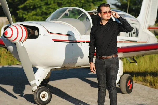 Erfolgreicher Geschäftsmann Flughafen Erfolgreiches Geschäftskonzept — Stockfoto