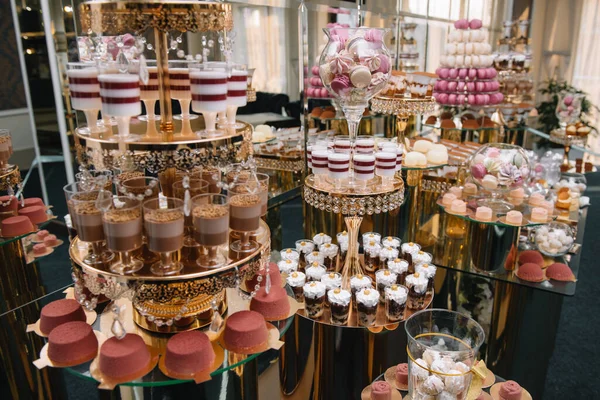 Delicious Wedding Reception Candy Bar Dessert Table Macaroon Candy Bar — Stock Photo, Image