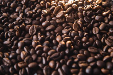 Kavrulmuş kahve çekirdekleri..