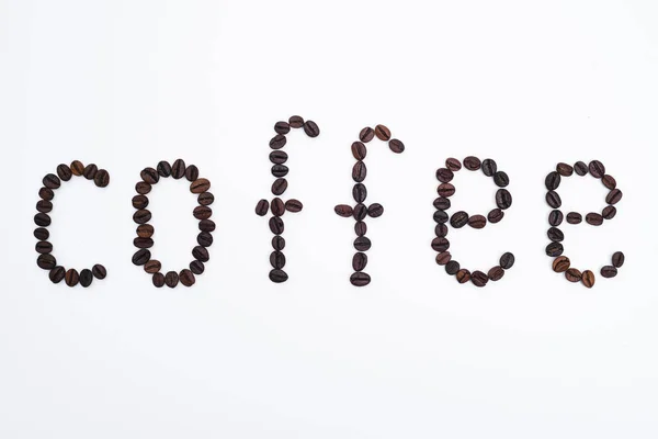 白い背景に隔離されたコーヒー豆から作られた言葉のコーヒー — ストック写真