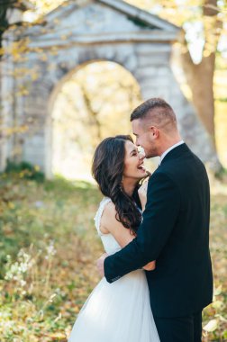 Mutlu çift. Evlilik fotoğrafı. Birbirine aşık çift.