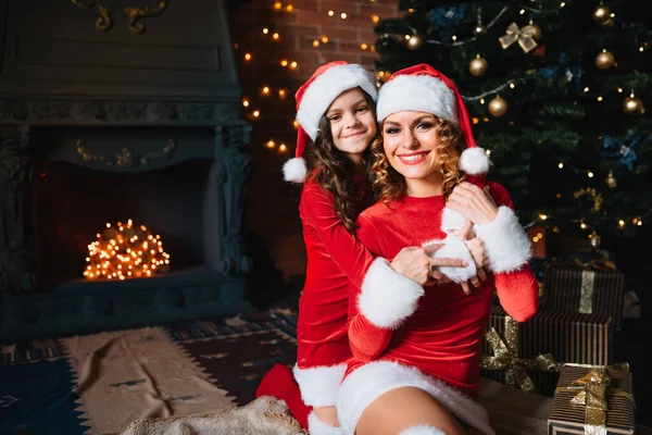 Mutlu Noeller Mutlu Tatiller Noel Kostümlü Küçük Kızı Olan Güzel — Stok fotoğraf
