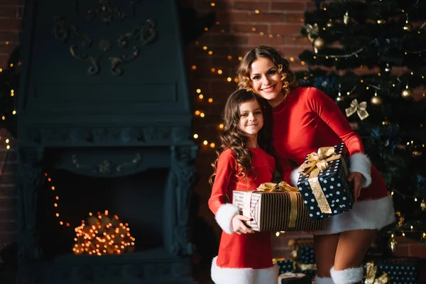 Feliz Natal Boas Festas Mãe Alegre Sua Linda Filha Menina — Fotografia de Stock