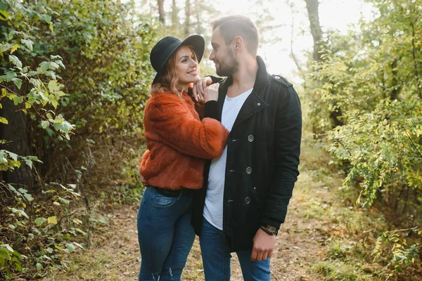 Lovers Walking Hand Hand Autumn Park — Stock Photo, Image