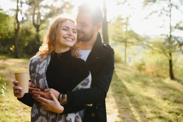 Glückliches Junges Verliebtes Paar Herbst Freien — Stockfoto