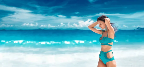 Happy Woman on the Beach of Ocean. Summer Vacation — Stock Photo, Image