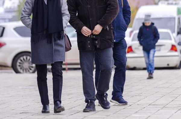 Muži Ženy Procházce Přestávka Odpočinek Hokejové Ventilátory — Stock fotografie