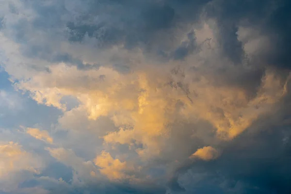 폭풍우 가치는 먹구름 — 스톡 사진