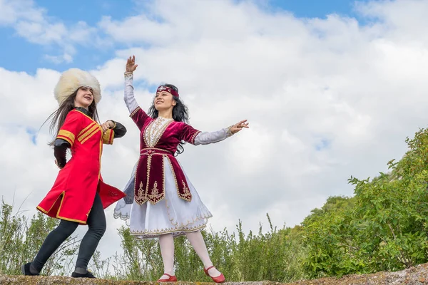 Young Girls National Costumes Dance Beautiful Dance Foot Mountain Background — Stock Photo, Image