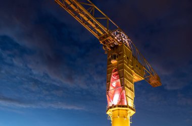 Titan sarı vinç üzerinde Nantes Adası (Loire-Atlantique, Fransa)