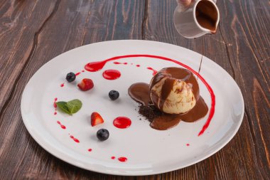 Tatlı sıcak çikolata ile