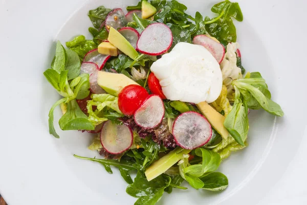 Salada Ovo Com Arados Prato Branco — Fotografia de Stock