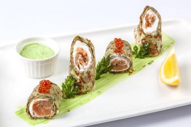 Peynirli krep Kırmızı balık ve havyar