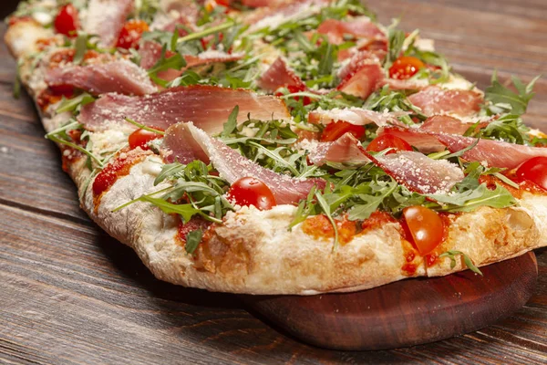 Пицца с беконом в римском стиле — стоковое фото