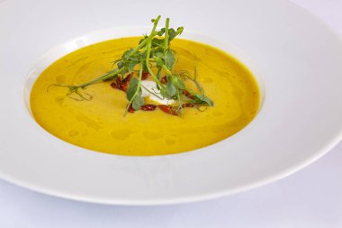 Mantarlı patates çorbası.