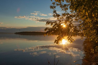 Volga Nehri üzerinde gün batımı