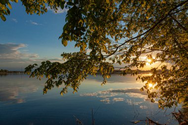 Volga Nehri üzerinde gün batımı