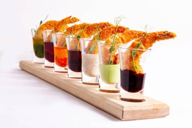 Farklı soslu karides seti.