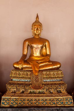 Oturma ve Wat Pho Tapınağı, Bangkok, Tayland meditasyon Buda heykeli