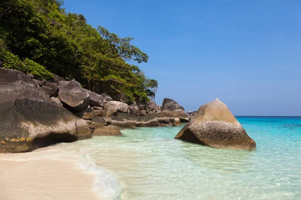 Praia Ilha Semelhante Perto Phuket Tailândia — Fotografia de Stock