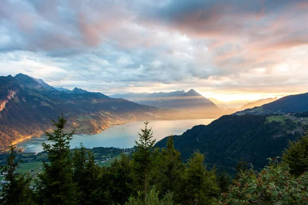 Vista Atardecer Del Lago Thun Interlaken Desde Punto Observación Harder —  Fotos de Stock