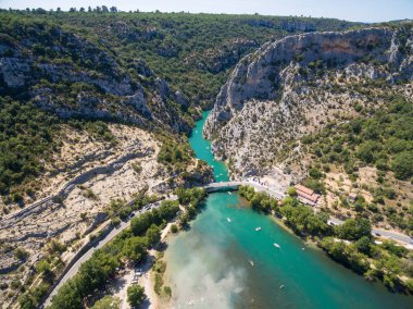 Güney Fransa Gorge du Verdon Kanyonu nehirde havadan görünümü