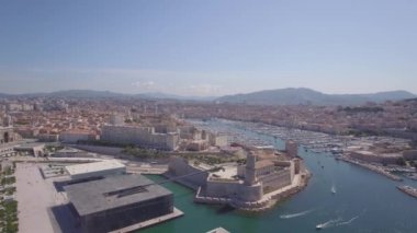 Marsilya iskelesi Ungraded Drone Havadan görünümü - Vieux Port, Saint Jean kale ve Fransa'nın güneyinde mucem