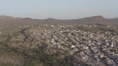 Cape Verde Santiago adasında Tarrafal plaj 4k ungraded Uhd Havadan görünümü - Cabo Verde