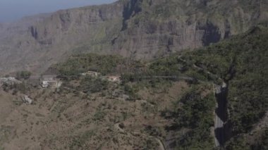 Cape Verde Santiago adasında Serra Malagueta doğal parc 4k ungraded Uhd havadan görünümü - Cabo Verde
