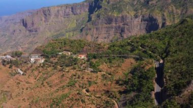 Cape Verde Santiago adasında Serra Malagueta doğal parc 4k Uhd havadan görünümü - Cabo Verde