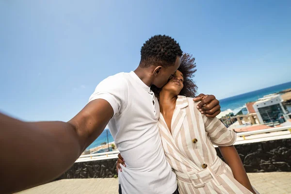 Outdoor protrait of black african american couple  taking a self — Stock Photo, Image