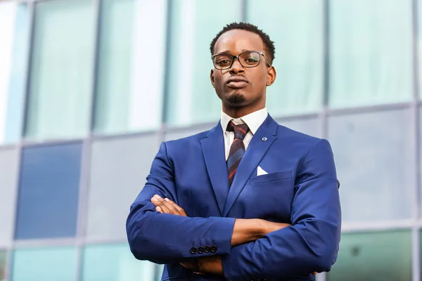 Buiten Staand portret van een zwart African American Business m — Stockfoto