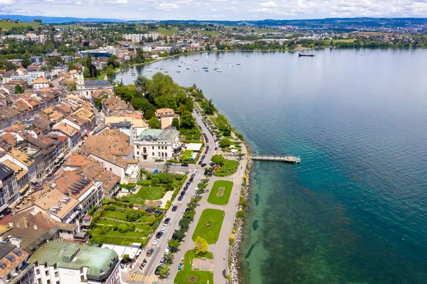 Veduta aerea del lungomare della città di Morges al confine con il Leman — Foto Stock