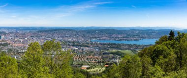 Uetliberg bakış açısından Zürih şehir ve göl Panaromik görünümü 