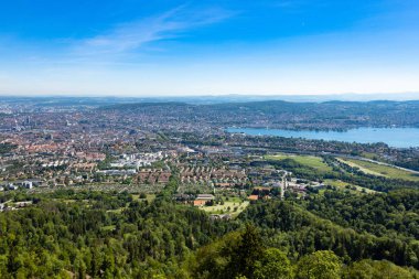Uetliberg bakış açısından Zürih şehir ve göl Panaromik görünümü 
