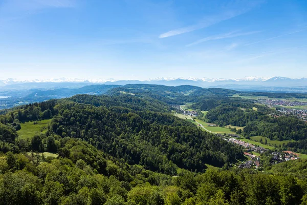 Vista panorâmica da cidade e do lago de Zurique do ponto de vista de Uetliberg — Fotografia de Stock