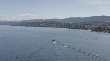  İsviçre'de Zürih şehir rıhtımına 4k drone Havadan görünümü